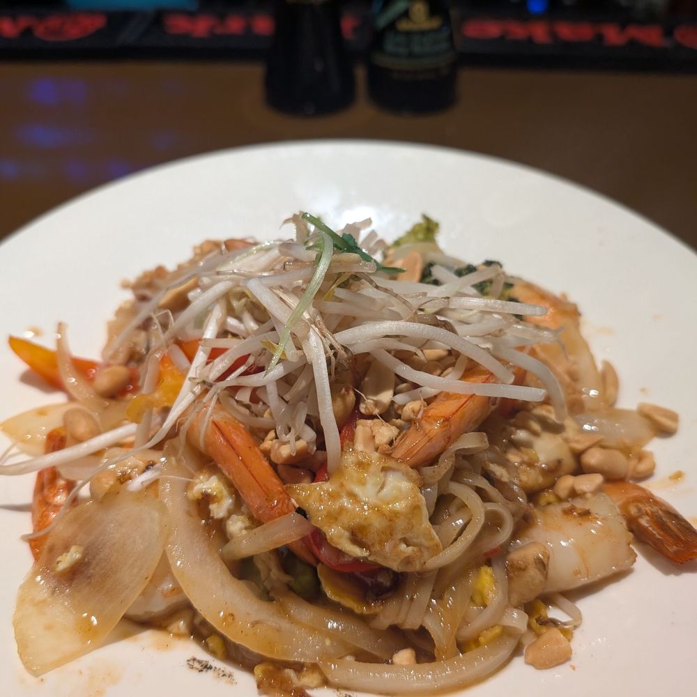 Haru Sushi Bar & Grill - Shrimp pad Thai, less onion more mushrooms - Sushi Bars Near Me - Indialantic, Florida