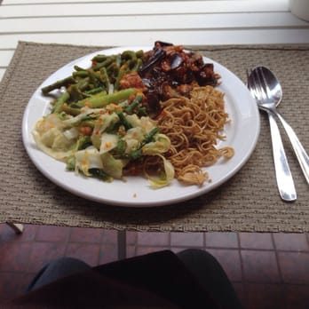 Toko Nina - Noedels met 3 groenten. Heerlijk! - Indonesian Near Me - Haarlem, New Hampshire
