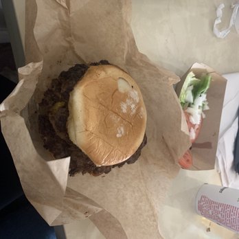 Gil's Broiler & Manske Roll Bakery - Pound burger - Burgers Near Me - San Marcos, Texas Gil's Broiler & Manske Roll Bakery - Pound burger - Burgers Near Me - San Marcos, Texas