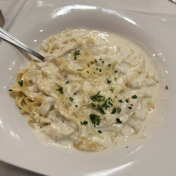 Carmelo's - Main course: Fettuccine Alfredo. Yummmmm - Italian Near Me - Punta Gorda, Florida