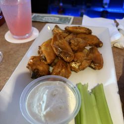 Pike's Pub - Buffalo mild bone in.