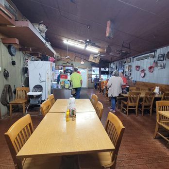 Simply Good BBQ - Inside - Barbeque Near Me - Defuniak Spring, Florida