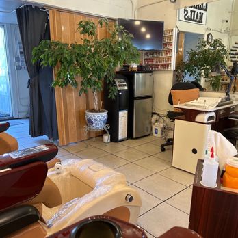 Leann's Nails - Salon - Nail Salons Near Me - Alameda, California