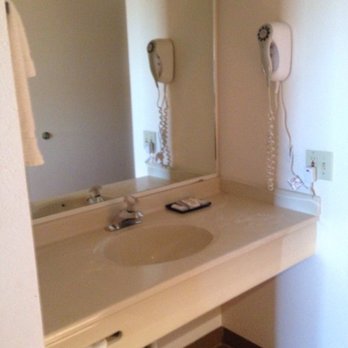 Region Inn - Vanity outside batroom - Hotels Near Me - Farmington, New Mexico Region Inn - Vanity outside batroom - Hotels Near Me - Farmington, New Mexico