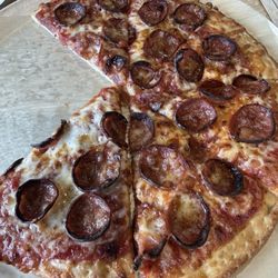 Loukas' House of Pizza - Linguica pizza