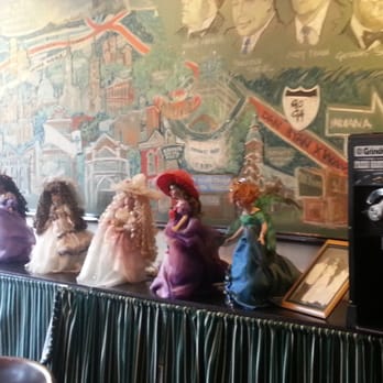 Bridgeport Bed and Breakfast - Creepy dolls in the lobby of the bed and breakfast - Hotels Near Me - Chicago, Illinois Bridgeport Bed and Breakfast - Creepy dolls in the lobby of the bed and breakfast - Hotels Near Me - Chicago, Illinois