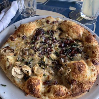 Sapristi - 1608 pizza-- Yummy!!! - Italian Near Me - Quebec City, Quebec Sapristi - 1608 pizza-- Yummy!!! - Italian Near Me - Quebec City, Quebec