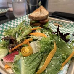 Olde Dominion Tavern - Salad instead of fries!