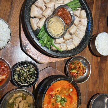 Jin Cook - Garlic suyuk and 순두부 /Spicy Tofu Soup / Soon Dubu - Korean Near Me - Buena Park, California