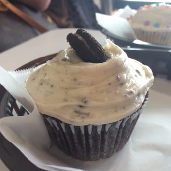Frosted Cupcakery - Cookies n cream - Bakeries Near Me - Long Beach, California