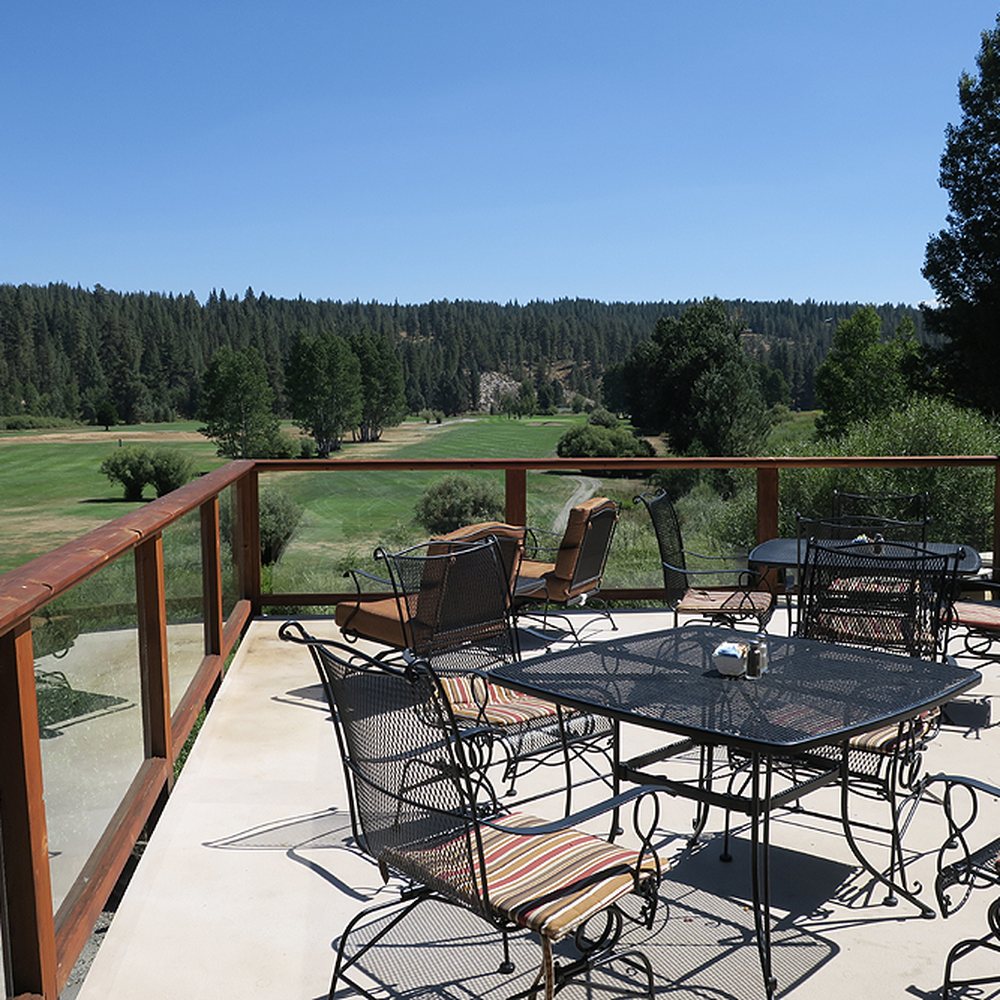 Graeagle Meadows Golf Course - restaurant deck - Golf Near Me - Graeagle, California
