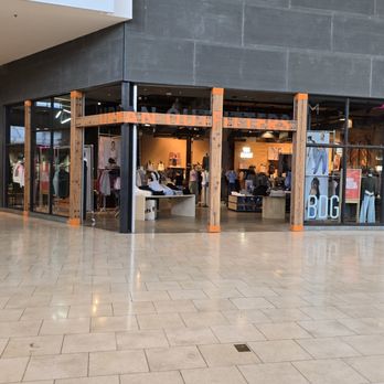Urban Outfitters - outside - Women's Clothing Near Me - Paramus, New Jersey Urban Outfitters - outside - Women's Clothing Near Me - Paramus, New Jersey