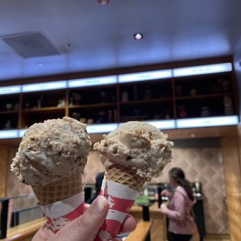Salt & Straw - Cheers to a single scoop of Bananas Foster with Candied Pecans at Salt & Straw in the Hayes Valley neighborhood in San Francisco. - Ice Cream & Frozen Yogurt Near Me - San Francisco, California