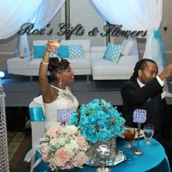 Roz's Gift and Flowers