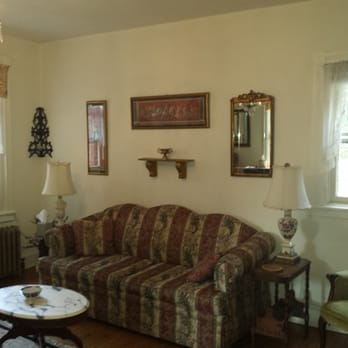 Akwaaba Philadelphia - Sitting room - Bed & Breakfast Near Me - Philadelphia, Pennsylvania Akwaaba Philadelphia - Sitting room - Bed & Breakfast Near Me - Philadelphia, Pennsylvania
