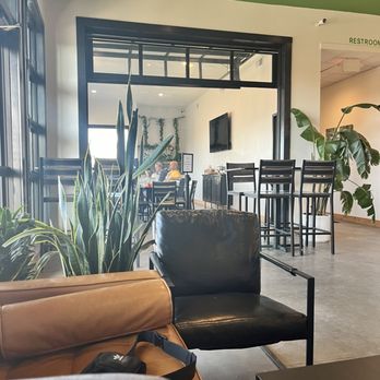 Tall Trellis Brew Co - Room for reservations - Breweries Near Me - Olathe, Kansas