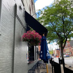 U Pick 6 Tap House - Outdoor seating