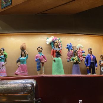 Inn On the Alameda - Fun art over the breakfast area - Hotels Near Me - Santa Fe, New Mexico