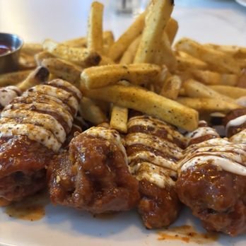 The Hangout Bar & Lounge - Italian Near Me - Oshawa, Ontario