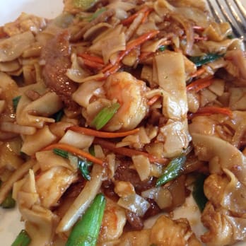 Lily Kai - Combination Chow Fun, no bean sprouts. - Chinese Near Me - Petaluma, California