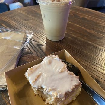 Barnhouse Napa Brews - Iced sugar free vanilla latte and coffee cake - Pubs Near Me - Napa, California
