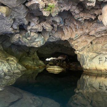 Natural Bridges Hiking Trail - Cave opening and beautiful symmetry - Hiking Near Me - Vallecito, California Natural Bridges Hiking Trail - Cave opening and beautiful symmetry - Hiking Near Me - Vallecito, California