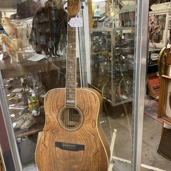 Medina Antique Mall - Alvarez guitar ... do you move the bull first or just yank the guitar out of the case? - P Maizitis - Antiques Near Me - Medina, Ohio Medina Antique Mall - Alvarez guitar ... do you move the bull first or just yank the guitar out of the case? - P Maizitis - Antiques Near Me - Medina, Ohio