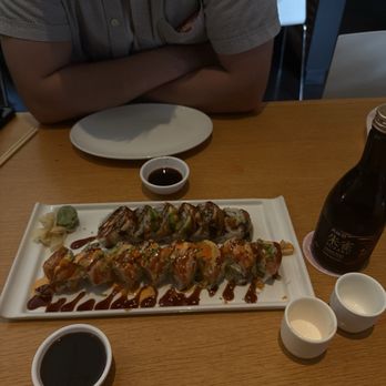 Hiro 88 - Hiro Special Roll & Happy Salmon with Cream Cheese - New American Near Me - Lincoln, Nebraska