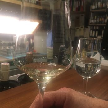 Vinothek W-Einkehr - Wine Bars Near Me - Vienna, 9