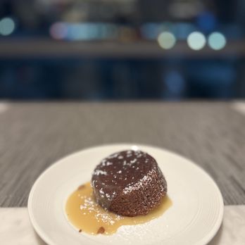 United Polaris Lounge - Sticky Toffee Pudding - Airport Lounges Near Me United Polaris Lounge - Sticky Toffee Pudding - Airport Lounges Near Me