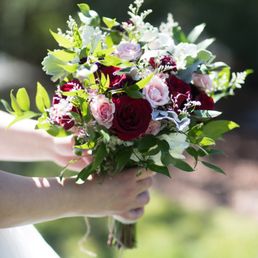 Photo: Ciprian Photography; Flowers: Candlelight & Roses