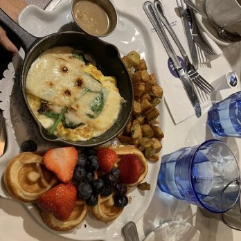 Cochon Dingue - CHARLEVOIX PLATE - Breakfast & Brunch Near Me - Quebec City, Quebec