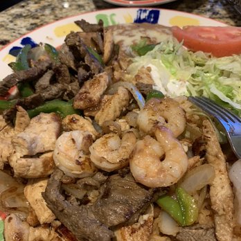 Ma' Luz - Across the Border Fajitas (Beef, Steak & Shrimp) - Mexican Near Me - Charlotte, North Carolina