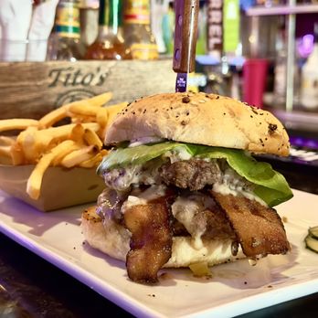 Ziggy’s - Beach Boy Burger - Bars Near Me - Hudson, Wisconsin