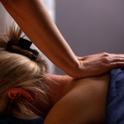 The Blue Giraffe Day Spa Salon - This is no ordinary spa massage. Licensed massage therapists go above and beyond.