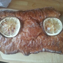 Månadens bröd i juli på Gateau. Vad har hänt när ett erkänt, inarbetat seriöst ställe börjar saluföra limpor som ser ut så här?