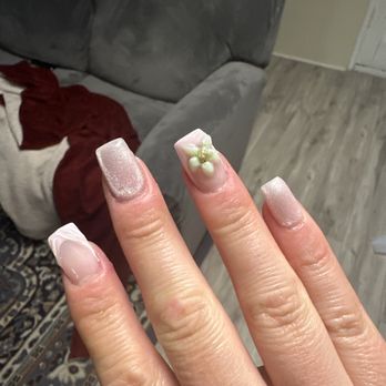 Soleil Luna Nail Spa - Linda did a great job and took such good care of me!! Beautiful soul to be around and takes time with your nails - Nail Salons Near Me - San Mateo, California
