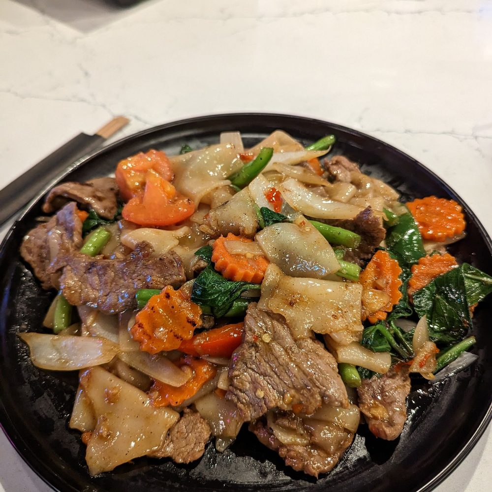 Linjee Thai - Drunken Noodles with beef. - Thai Near Me - Alexandria, Virginia