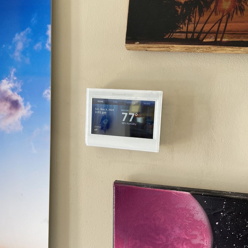 This thermostat is so nice. I can control it with my phone if I need to. This thermostat is so nice. I can control it with my phone if I need to.