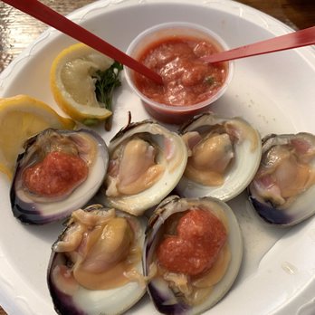 Flo's Clam Shack - Little necks - Seafood Near Me - Middletown, Rhode Island