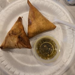 African Deli - 1 chicken and 1 beef sambusa with pepper sauce