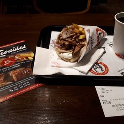 Leonidas Gyros & Souvlaki - Pita Gyros mit 0,3 l Coca-Cola