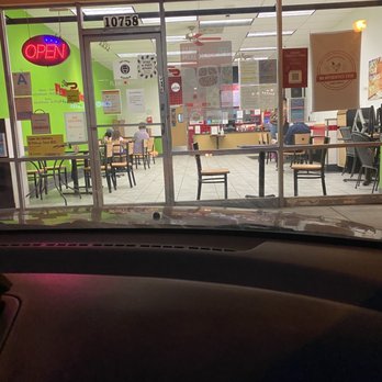 Flame Broiler - This is a fairly empty store when the employees will tell you it's very busy. - Fast Food Near Me - Culver City, California