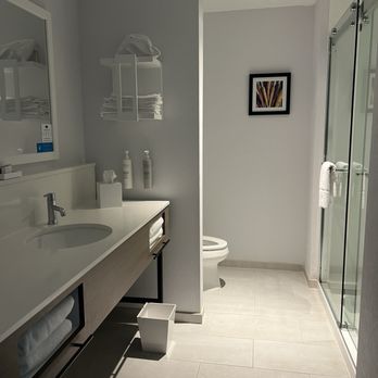 Hampton Inn Stockton - Hotels Near Me - Stockton, California