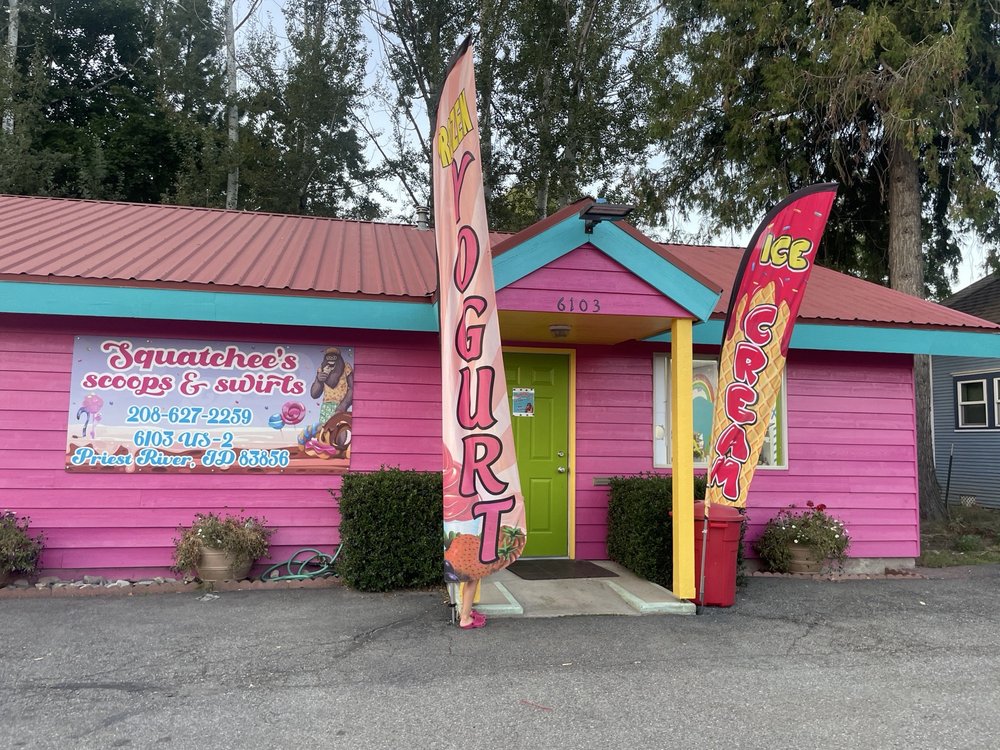 Squatchee's Scoops & Swirls Logo