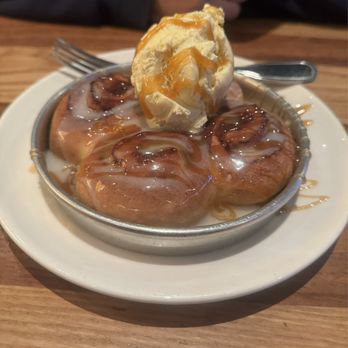 BJ's Restaurant & Brewhouse - Cinnamon Roll Pizookie (limited time offer) - American Near Me - Temple, Texas