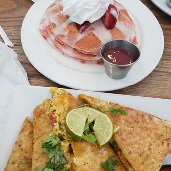 Staks Pancake Kitchen - Memphis - American Near Me - Memphis, Tennessee