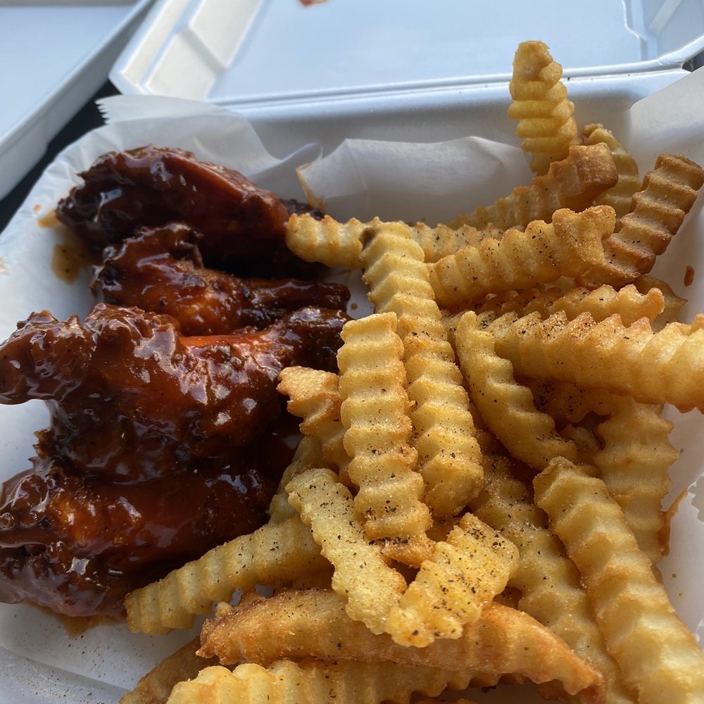 Bunny's Eatery - Wings with bunny sauce and crispy hot fries - Food Trucks Near Me - Boynton Beach, Florida