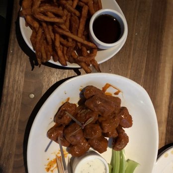 Yard House - Gardein (R) Wings** sweet potato fries - New American Near Me - Orlando, Florida