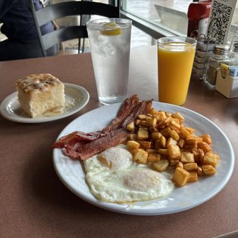 The Cracked Egg - American Near Me - Las Vegas, Nevada The Cracked Egg - American Near Me - Las Vegas, Nevada